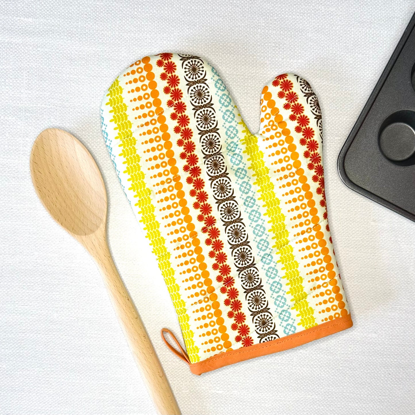 Vintage 1970's Pattern Oven Mitt